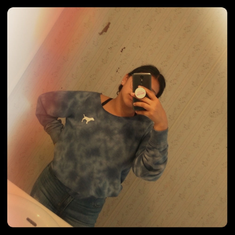VS Pullover sweater